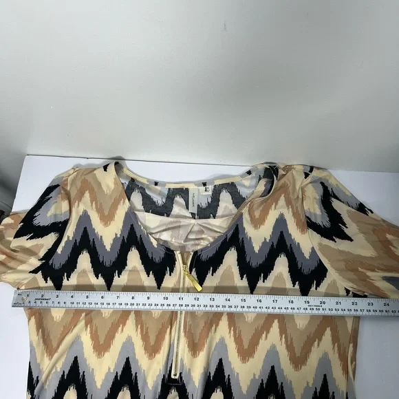 Tacera Monochrome Patterned Top - Picture 7 of 16